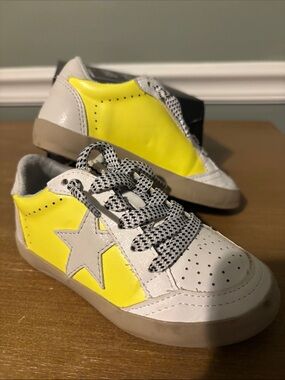 Toddler 8C ShuShop Yellow Star Leather Sneakers